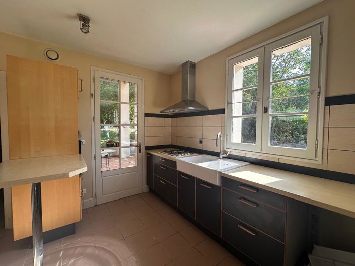 Image No.9-6 Bed House for sale