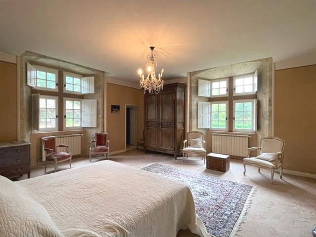 Image No.14-6 Bed Property for sale