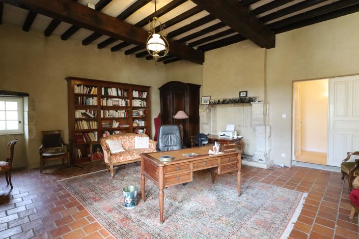 Image No.16-6 Bed Property for sale