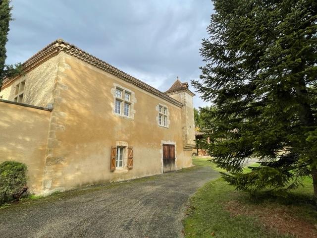 Image No.20-6 Bed Property for sale