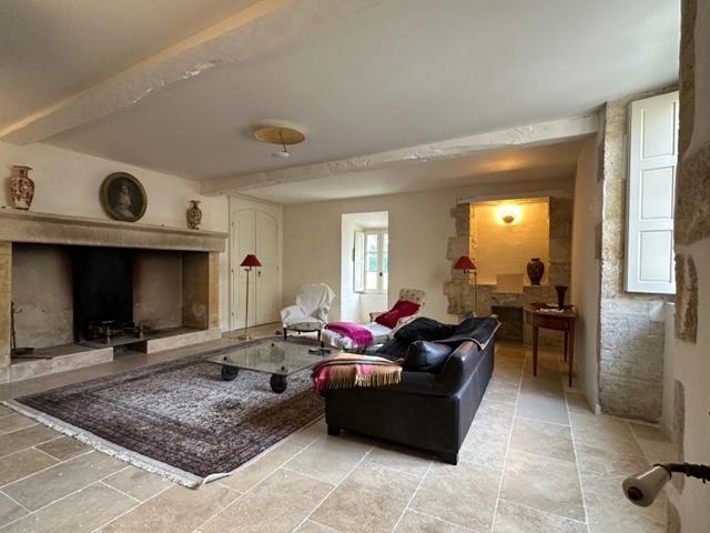 Image No.6-6 Bed Property for sale