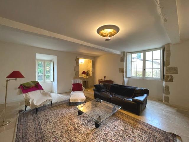 Image No.7-6 Bed Property for sale