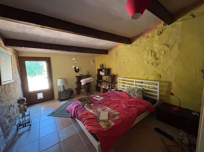 Image No.5-2 Bed House for sale