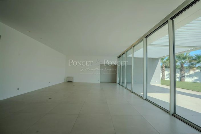 Image No.4-6 Bed House for sale