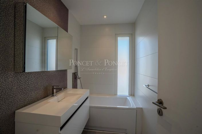 Image No.5-6 Bed House for sale