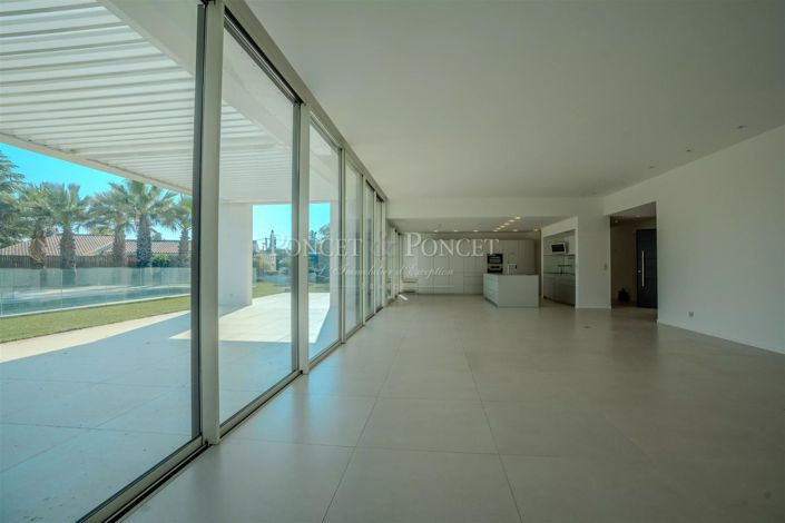 Image No.6-6 Bed House for sale