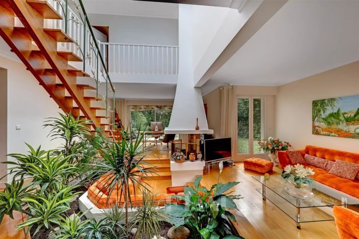 Image No.1-5 Bed House for sale