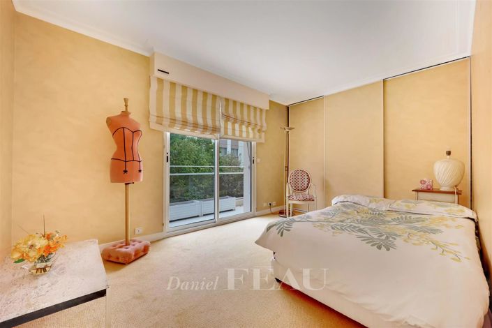 Image No.12-5 Bed House for sale