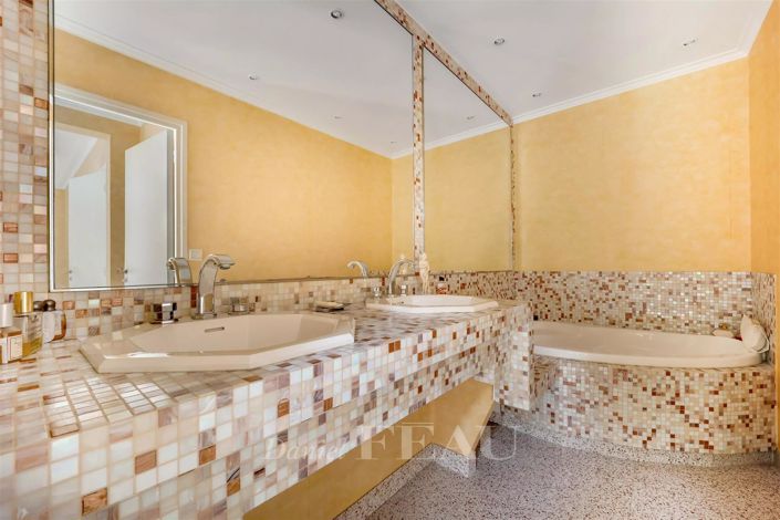 Image No.13-5 Bed House for sale