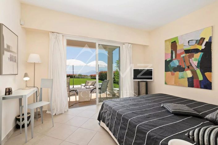 Image No.8-7 Bed House for sale