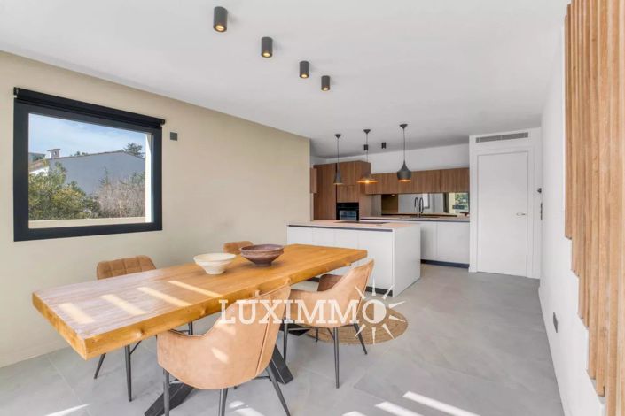 Image No.6-4 Bed House for sale