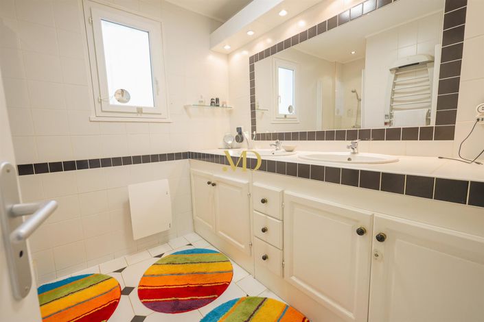 Image No.17-4 Bed House for sale