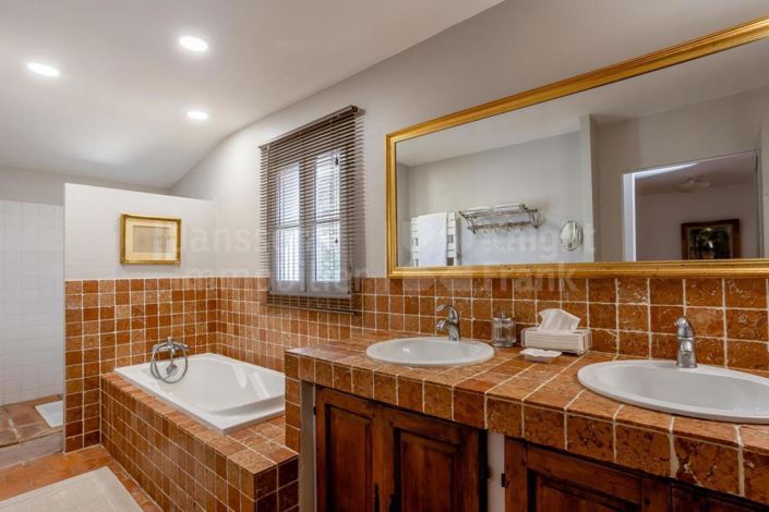 Image No.8-4 Bed House for sale