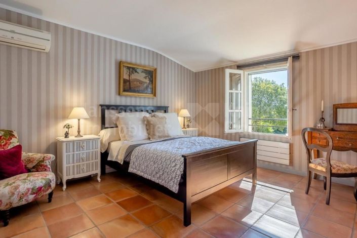 Image No.9-4 Bed House for sale