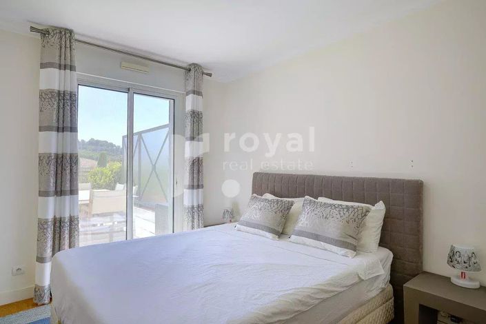 Image No.10-1 Bed Apartment for sale