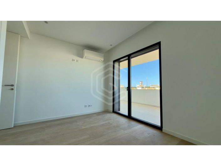 Image No.10-3 Bed Apartment for sale