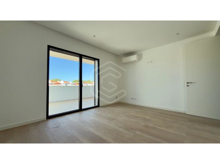 Image No.11-3 Bed Apartment for sale