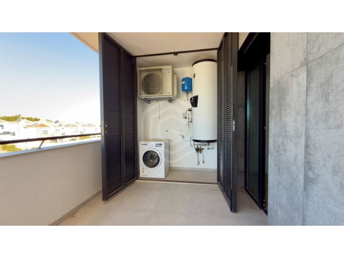 Image No.21-3 Bed Apartment for sale