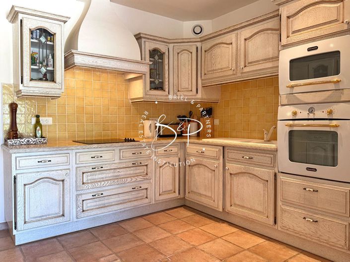 Image No.10-3 Bed House for sale