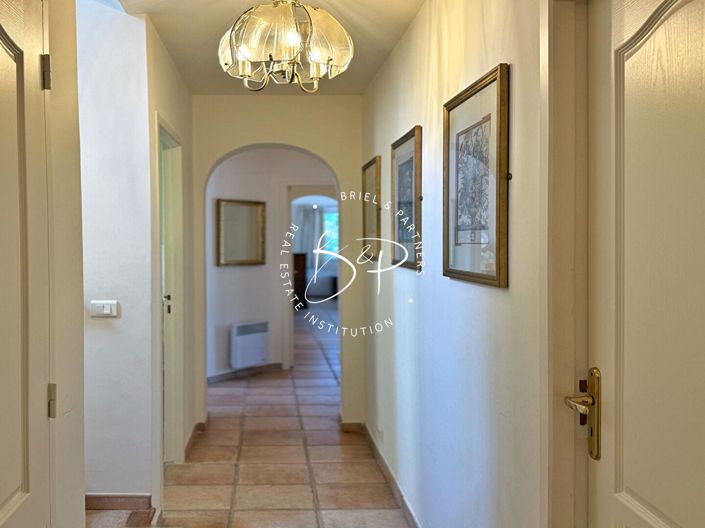 Image No.11-3 Bed House for sale