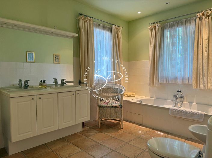 Image No.14-3 Bed House for sale