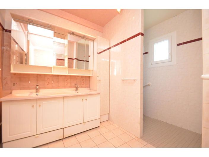 Image No.15-3 Bed House for sale