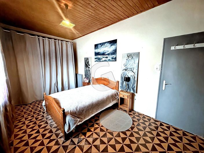 Image No.11-3 Bed House for sale