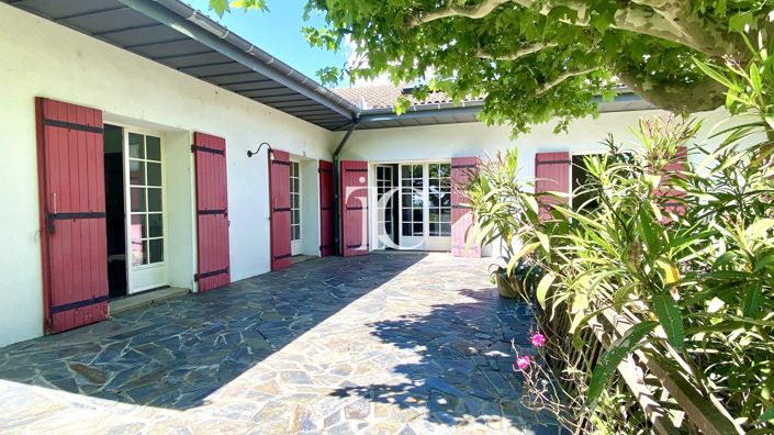 Image No.1-5 Bed House for sale