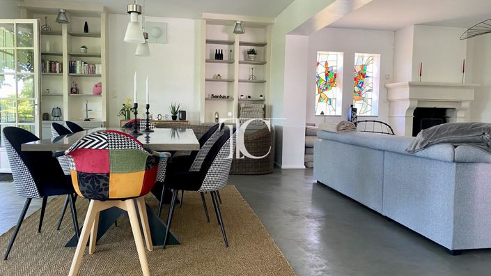 Image No.9-5 Bed House for sale