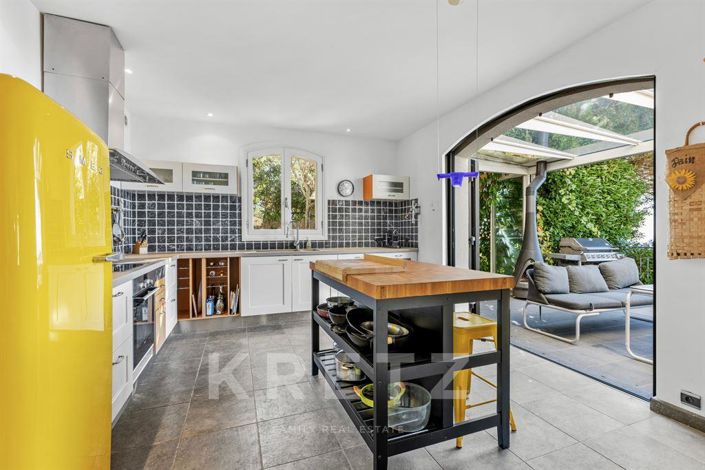 Image No.11-5 Bed House for sale