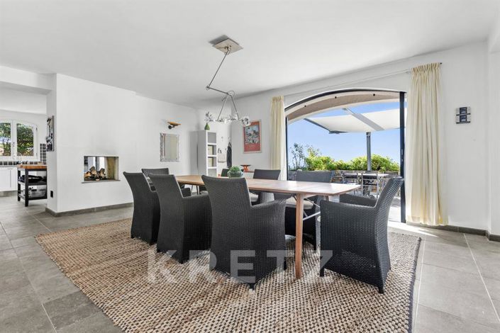 Image No.8-5 Bed House for sale