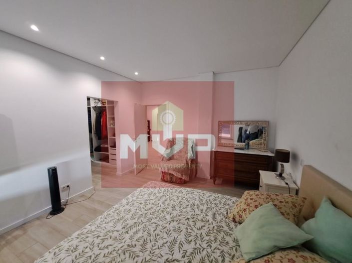 Image No.17-5 Bed House for sale