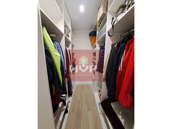 Image No.20-5 Bed House for sale