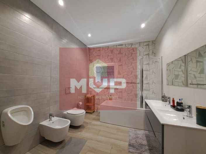 Image No.24-5 Bed House for sale