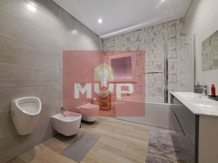 Image No.26-5 Bed House for sale