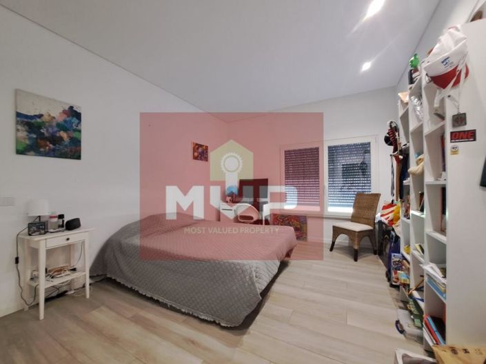 Image No.27-5 Bed House for sale