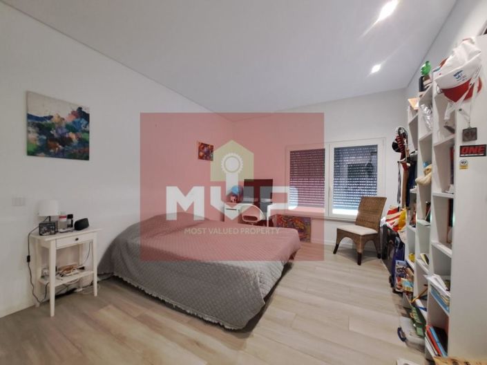 Image No.28-5 Bed House for sale