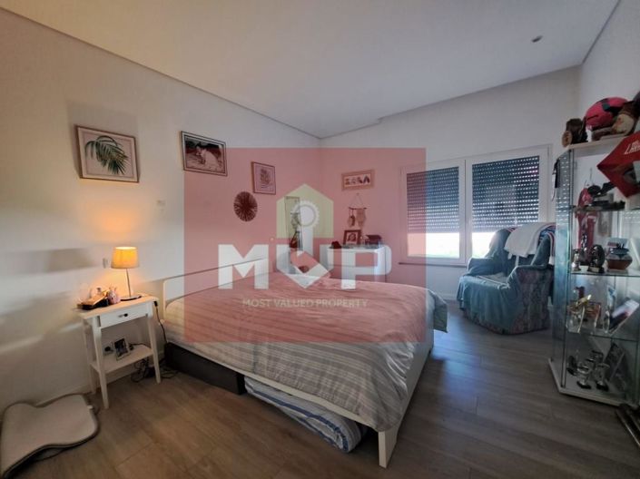 Image No.32-5 Bed House for sale