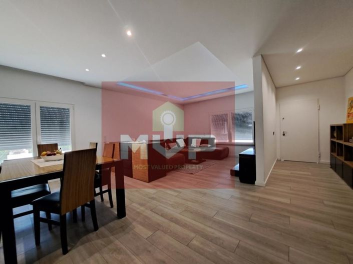 Image No.6-5 Bed House for sale