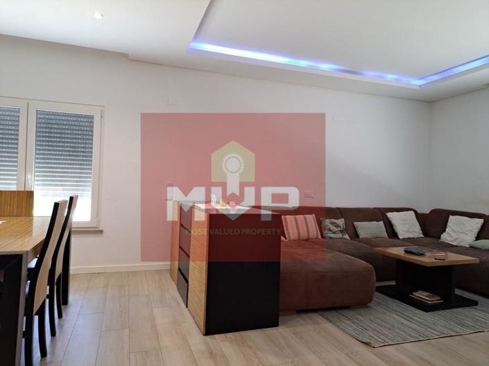 Image No.7-5 Bed House for sale