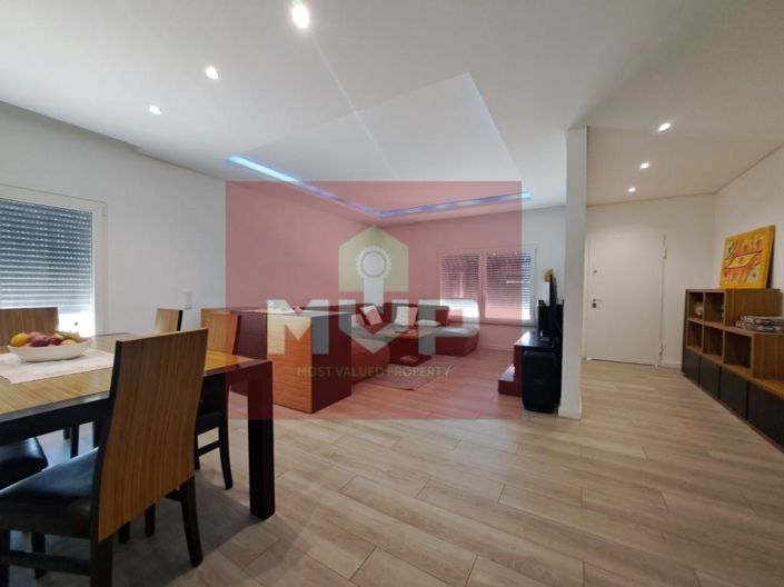 Image No.9-5 Bed House for sale