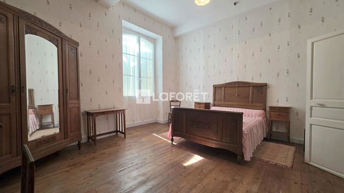 Image No.10-8 Bed House for sale