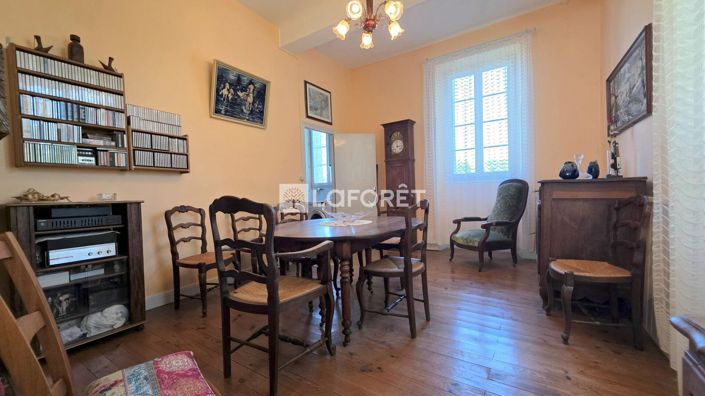 Image No.6-8 Bed House for sale