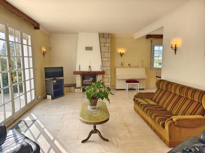 Image No.3-5 Bed House for sale