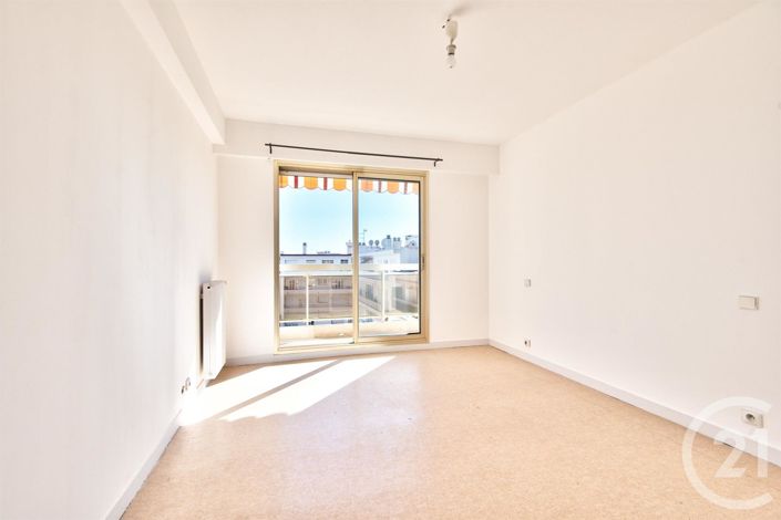 Image No.8-3 Bed Apartment for sale