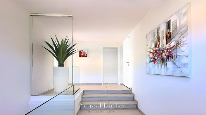 Image No.7-5 Bed House for sale