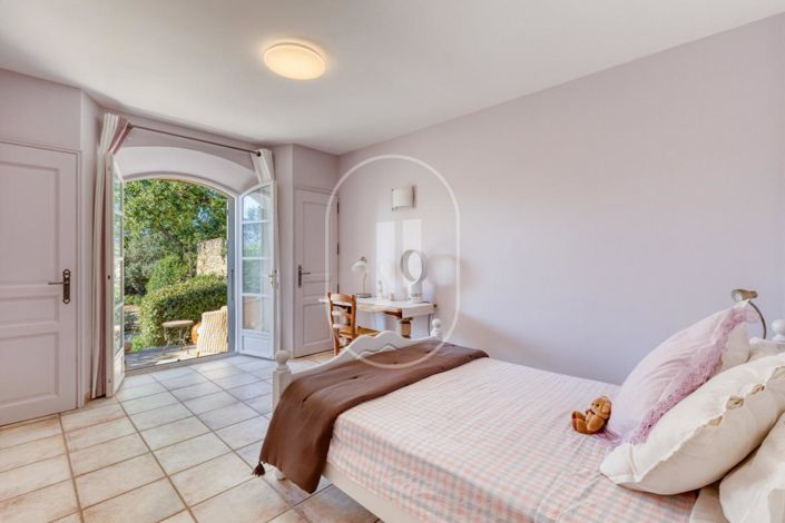 Image No.6-4 Bed House for sale