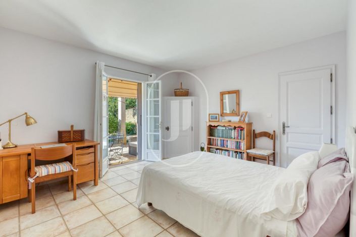 Image No.7-4 Bed House for sale