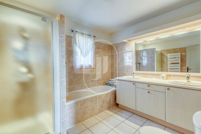 Image No.9-4 Bed House for sale