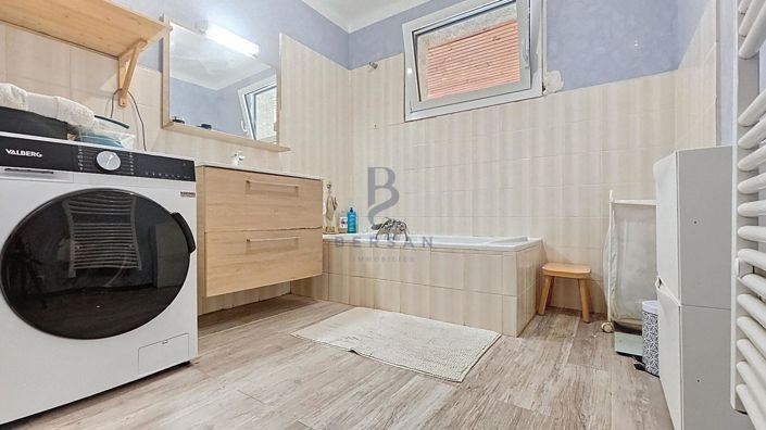 Image No.10-5 Bed House for sale